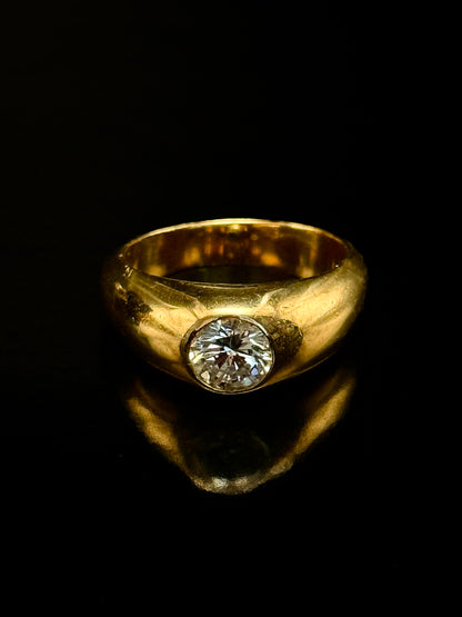 Ring with a central diamond