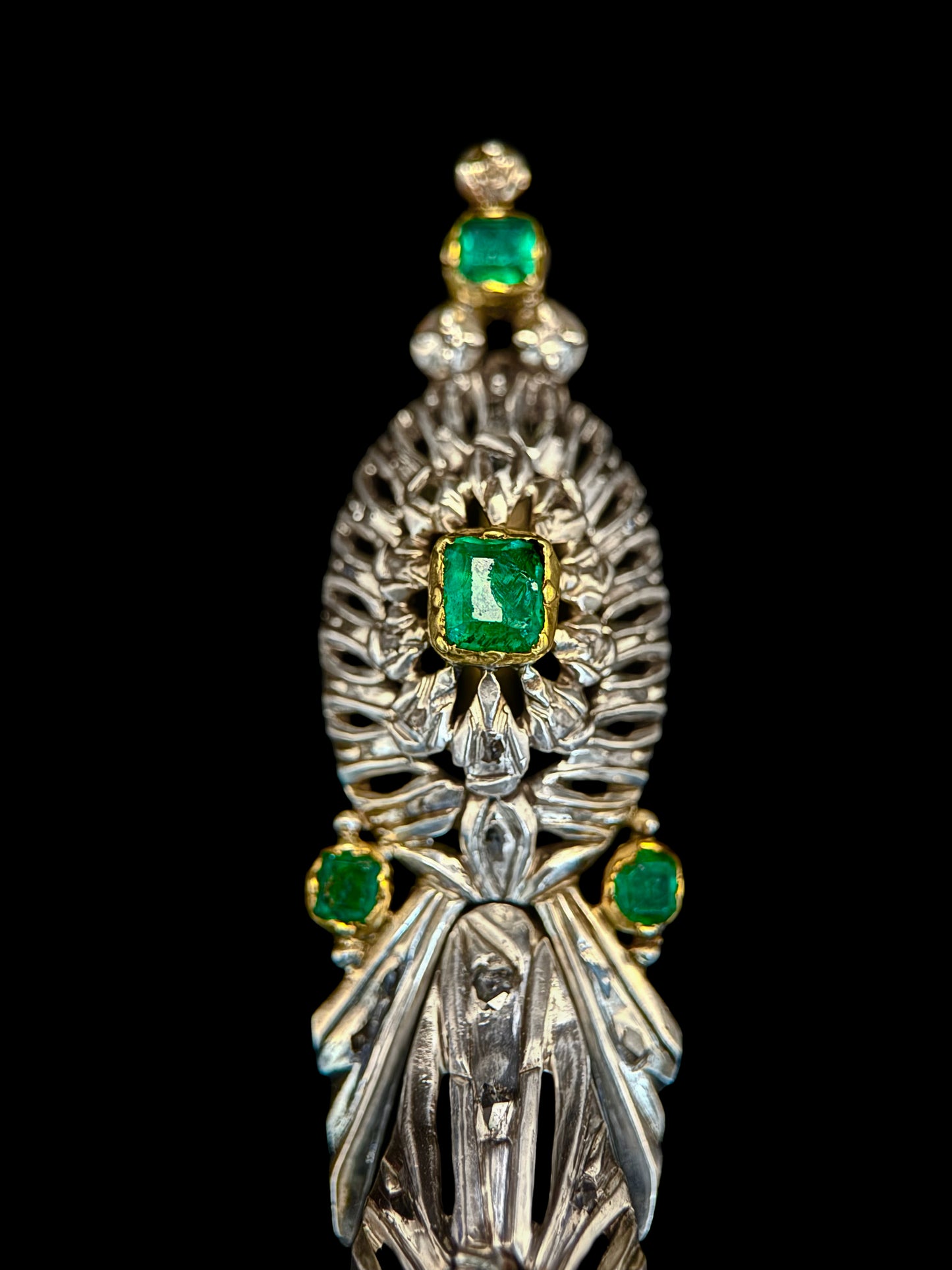Catalan emerald earrings