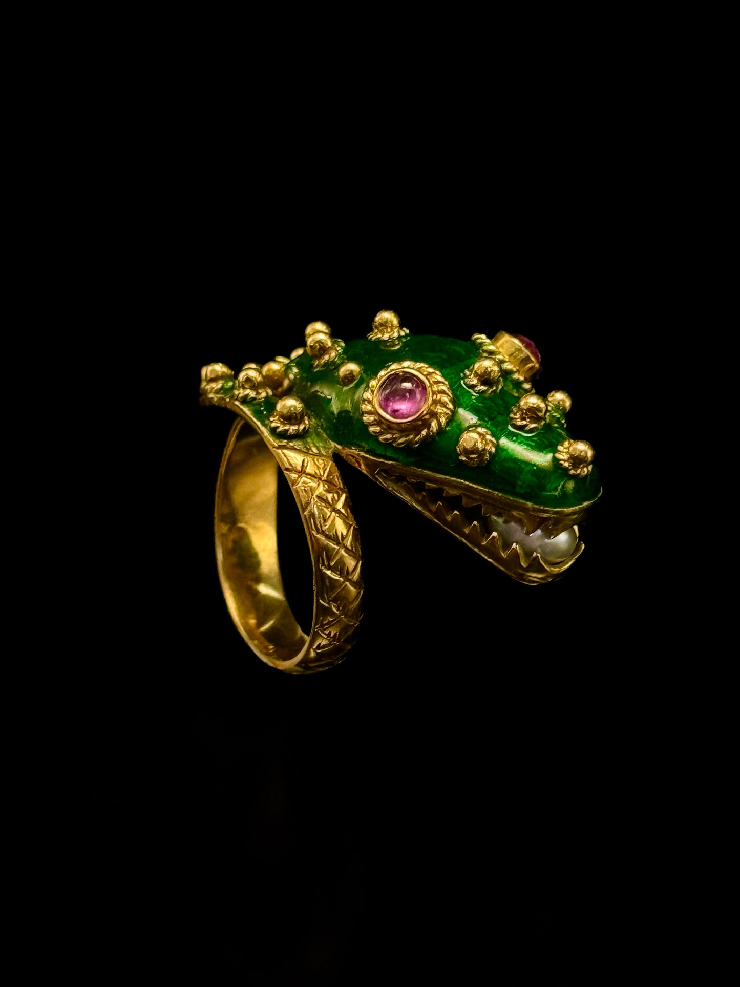 Crocodile ring