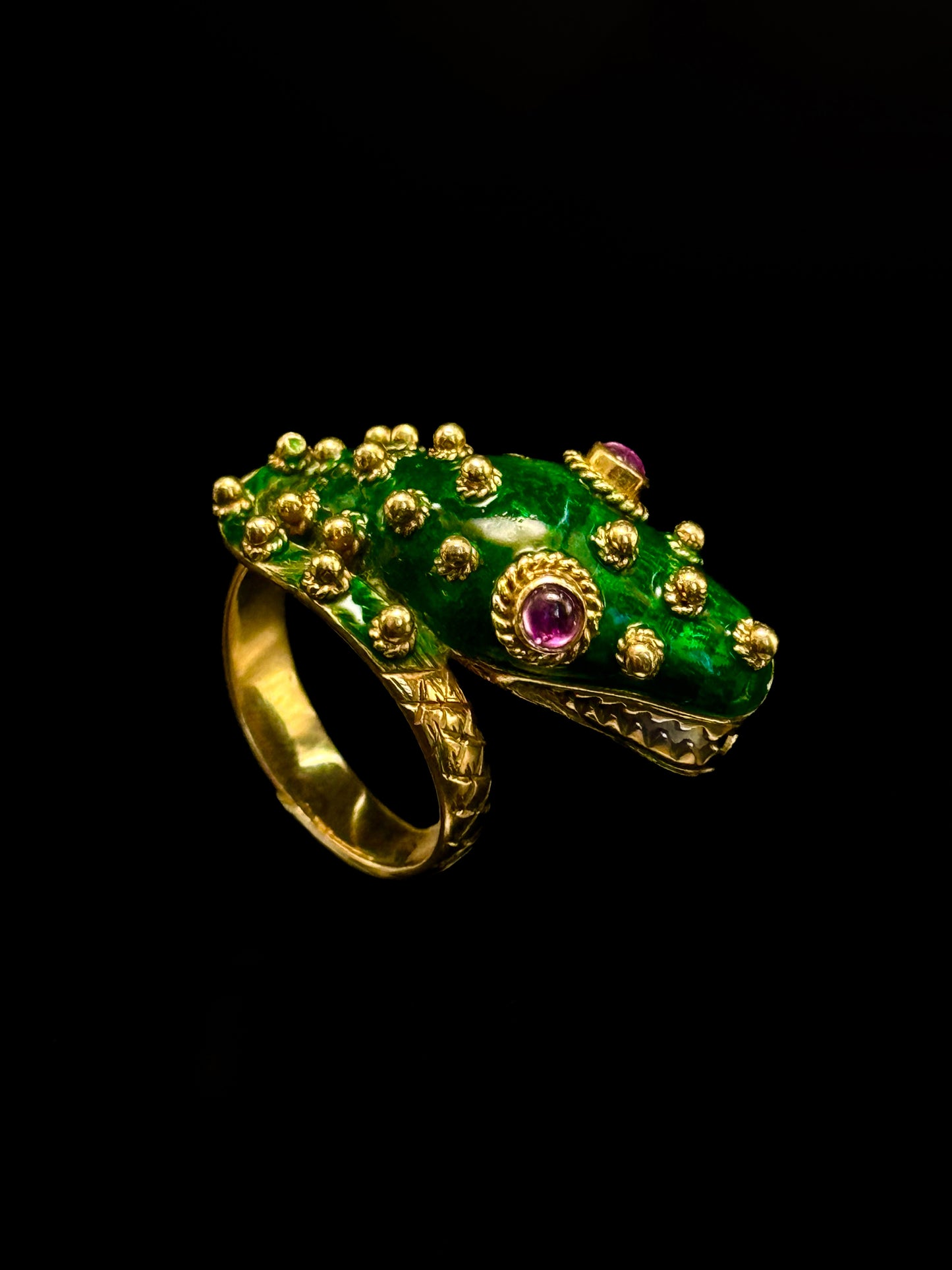 Crocodile ring