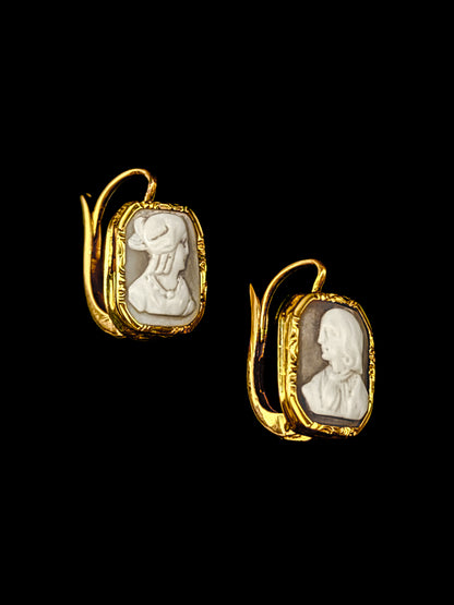 Dormeuses cameo earrings