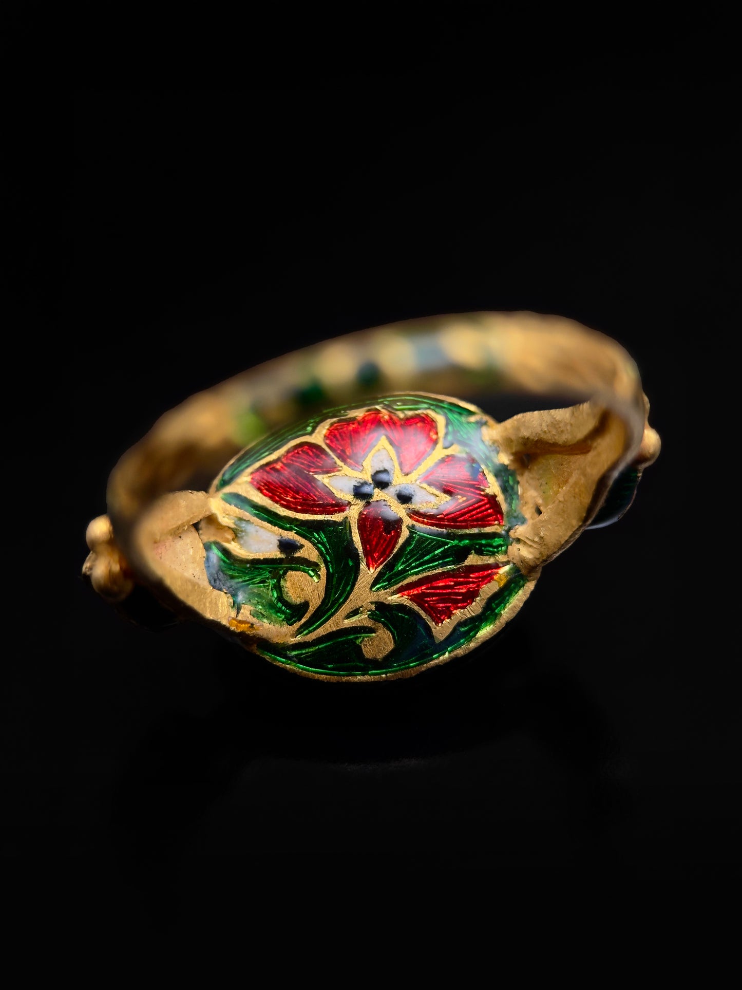 Indian enameled sapphire ring