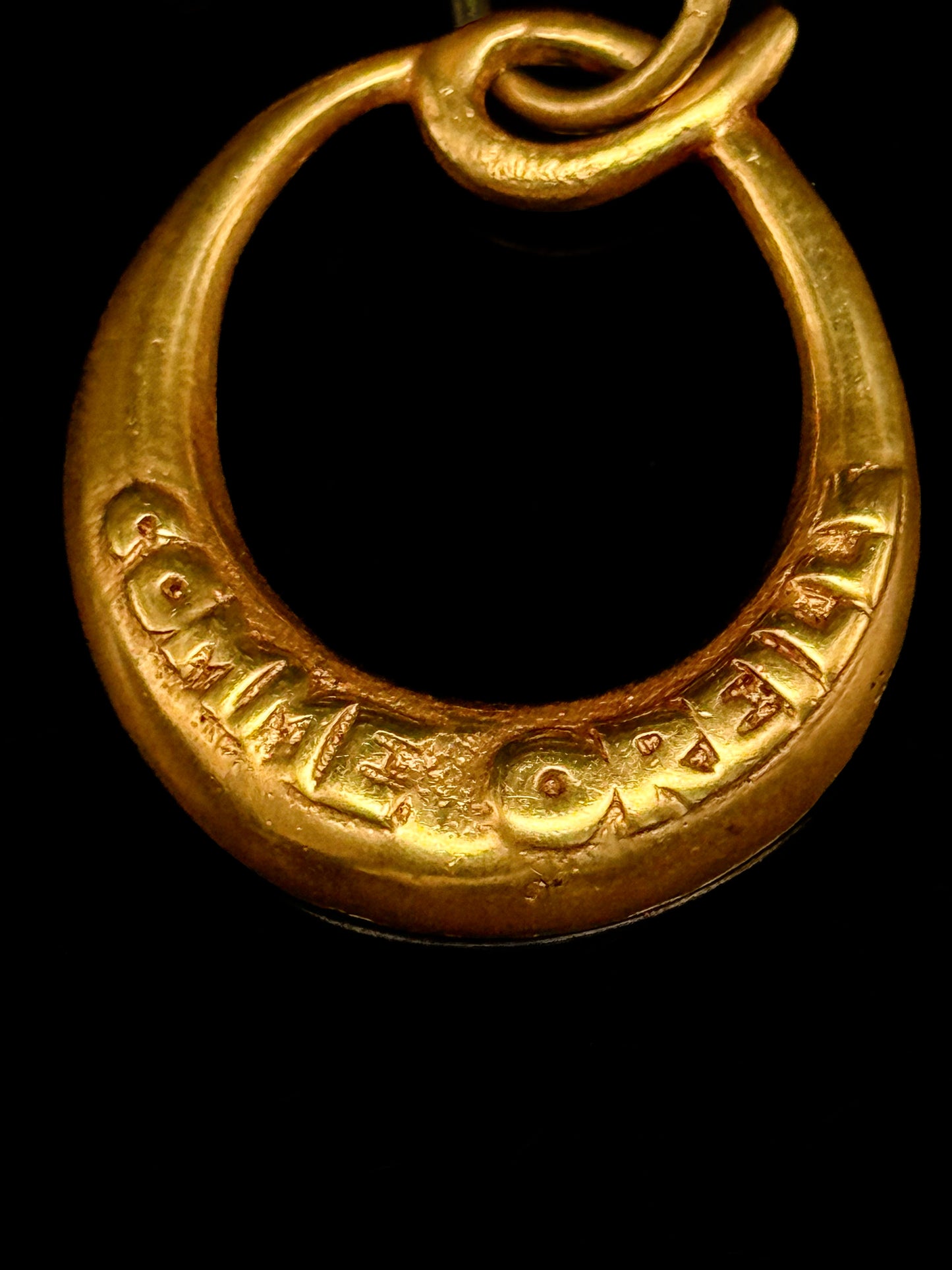 O Comme Oreille earrings