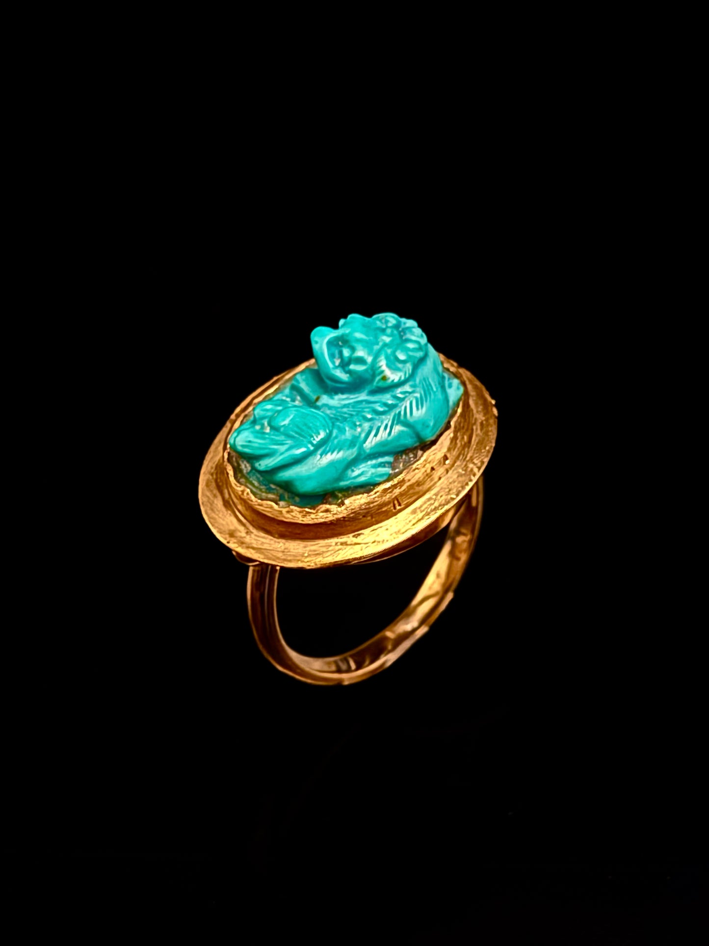 Lion cameo ring