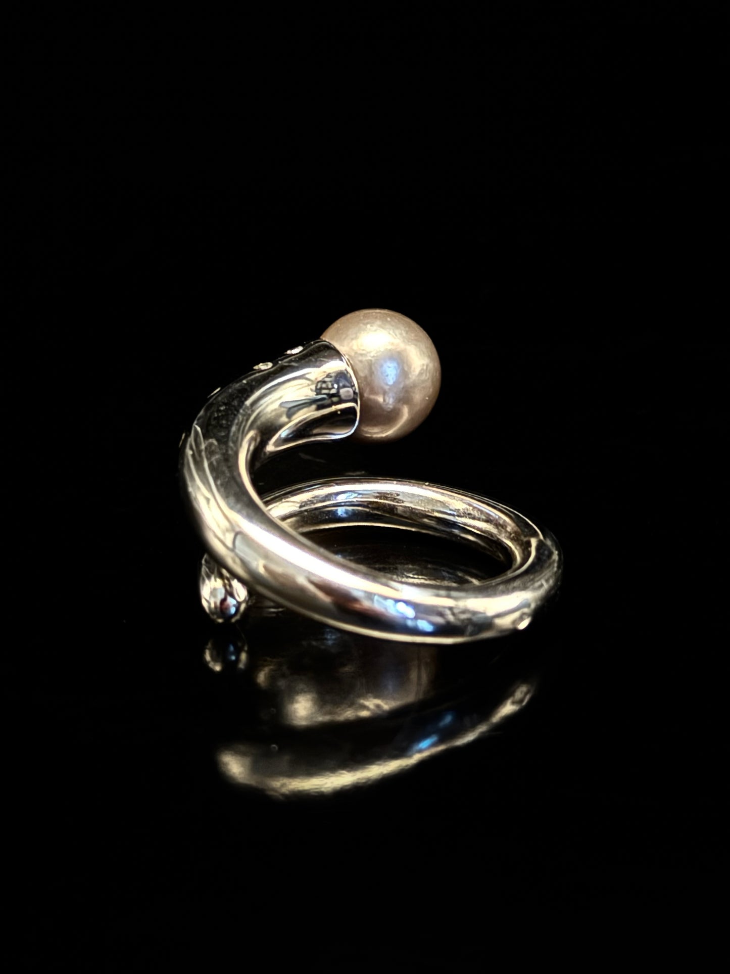 Fine pearl gold ring
