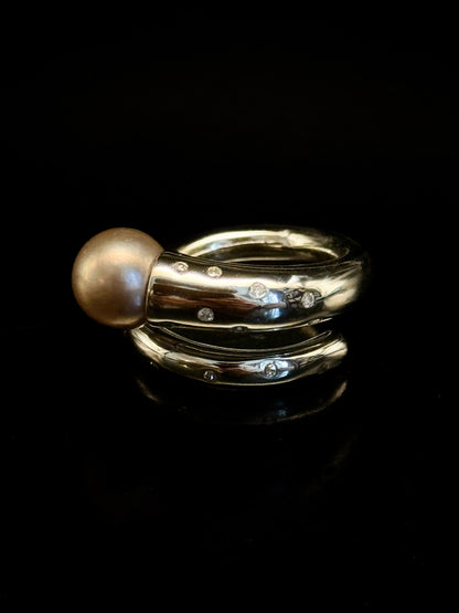 Fine pearl gold ring
