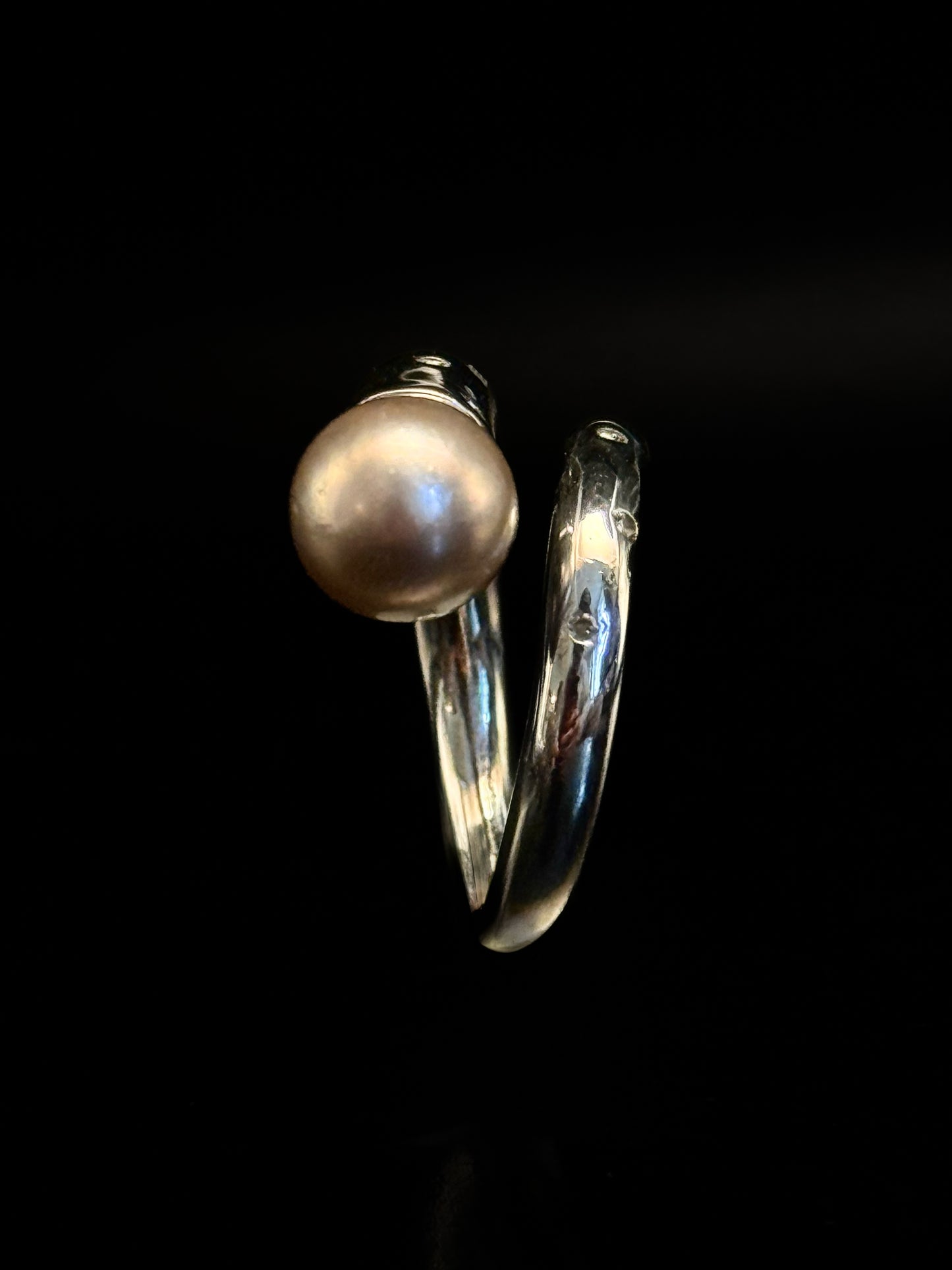 Fine pearl gold ring