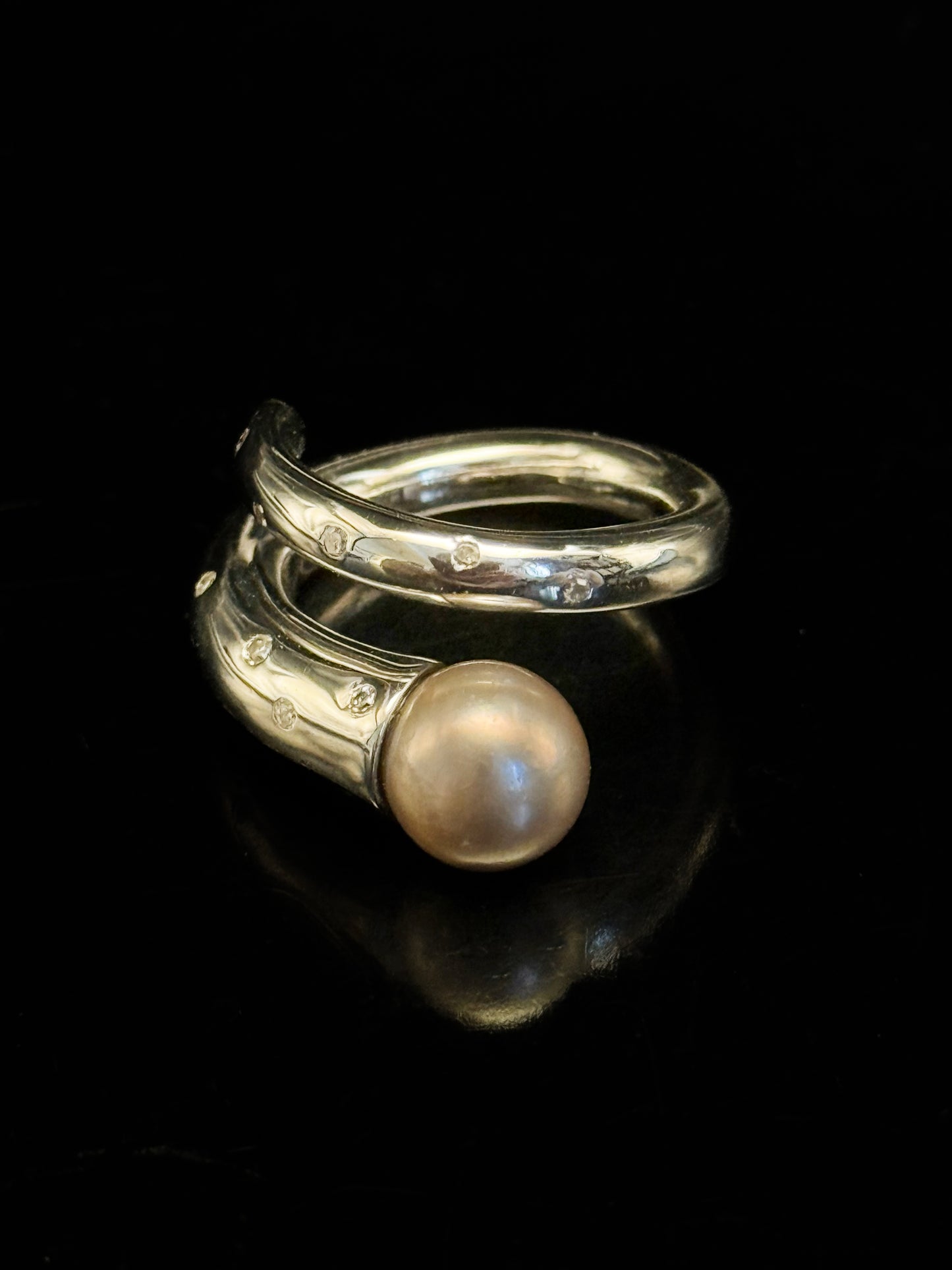 Fine pearl gold ring