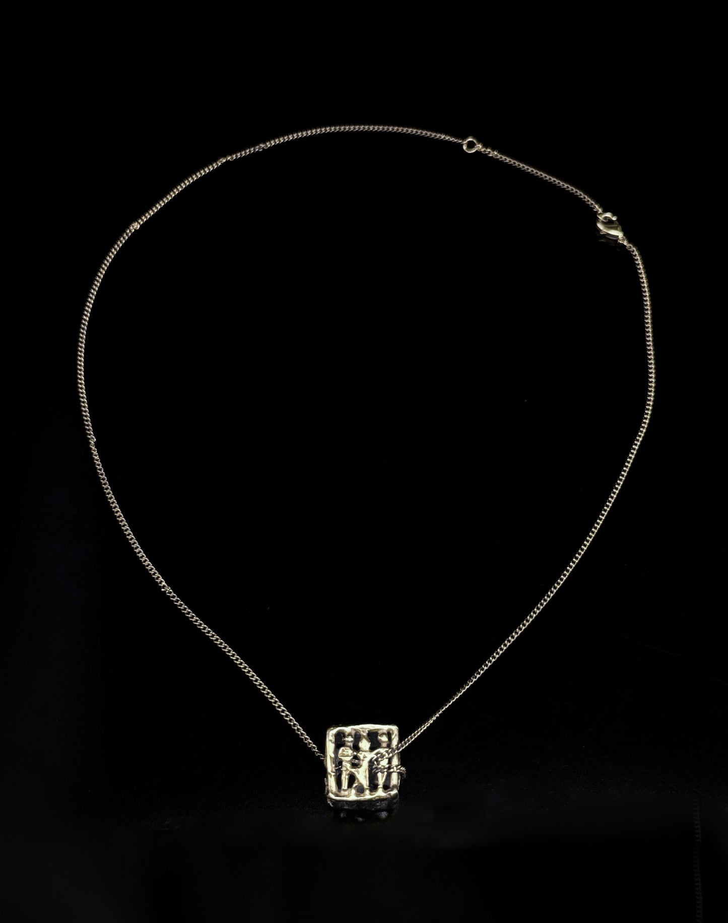 "Essenza" pendant necklace