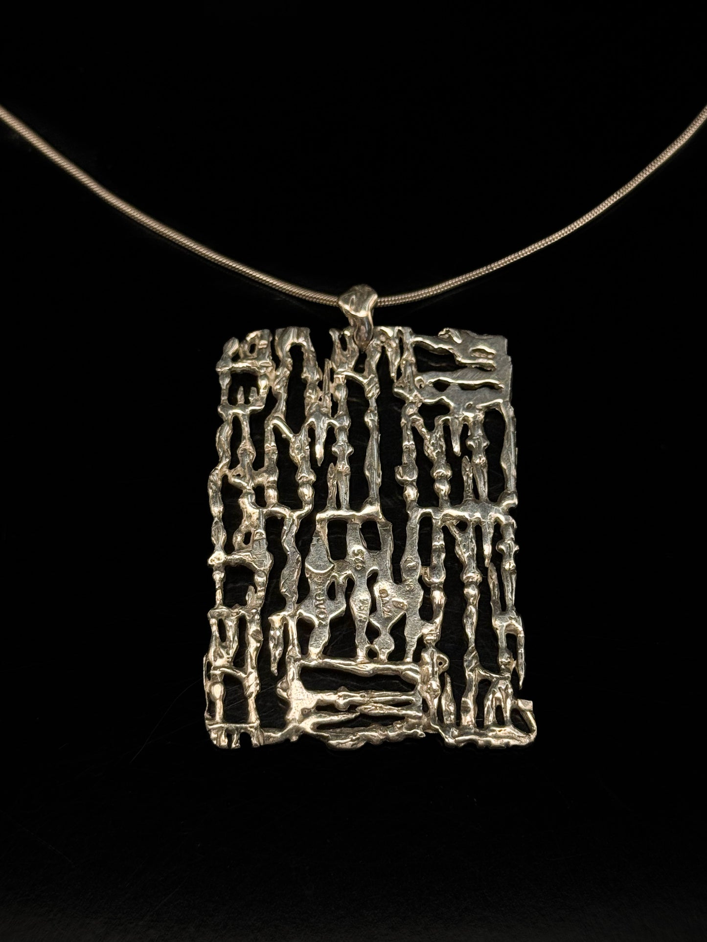 Collier pendentif "Personnages"