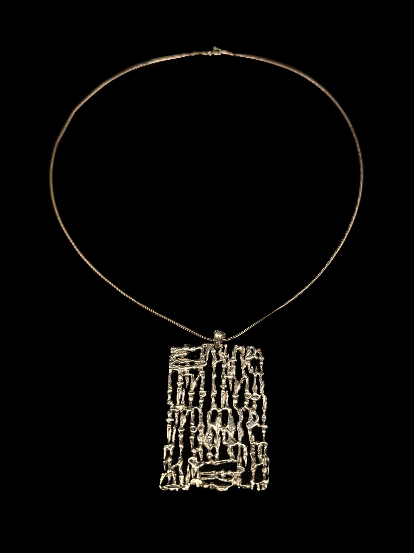 Collier pendentif "Personnages"